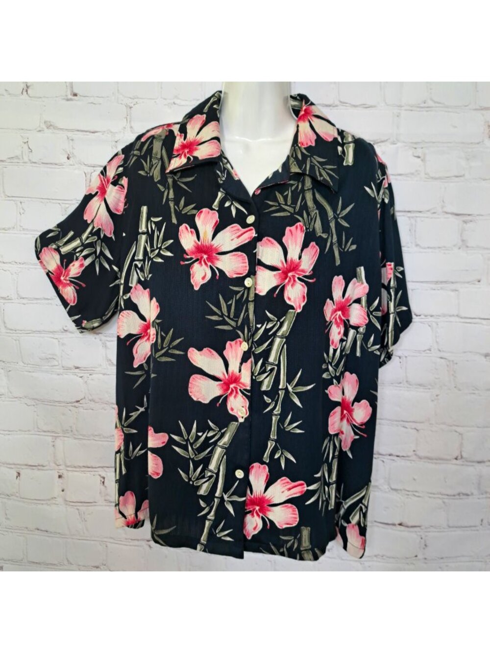 The Hawaiian Floral Bamboo Hawaiian Button Up Shirt Size Large